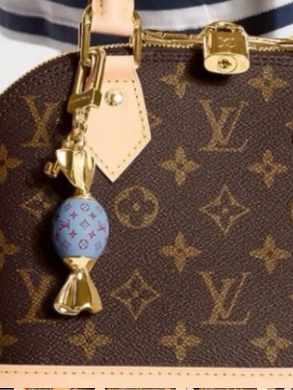 🍭 🆕 LV Bag Charm 🍬